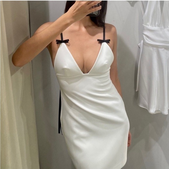 New ZARA Viral Short Dress With Bows - Picture 3 of 13